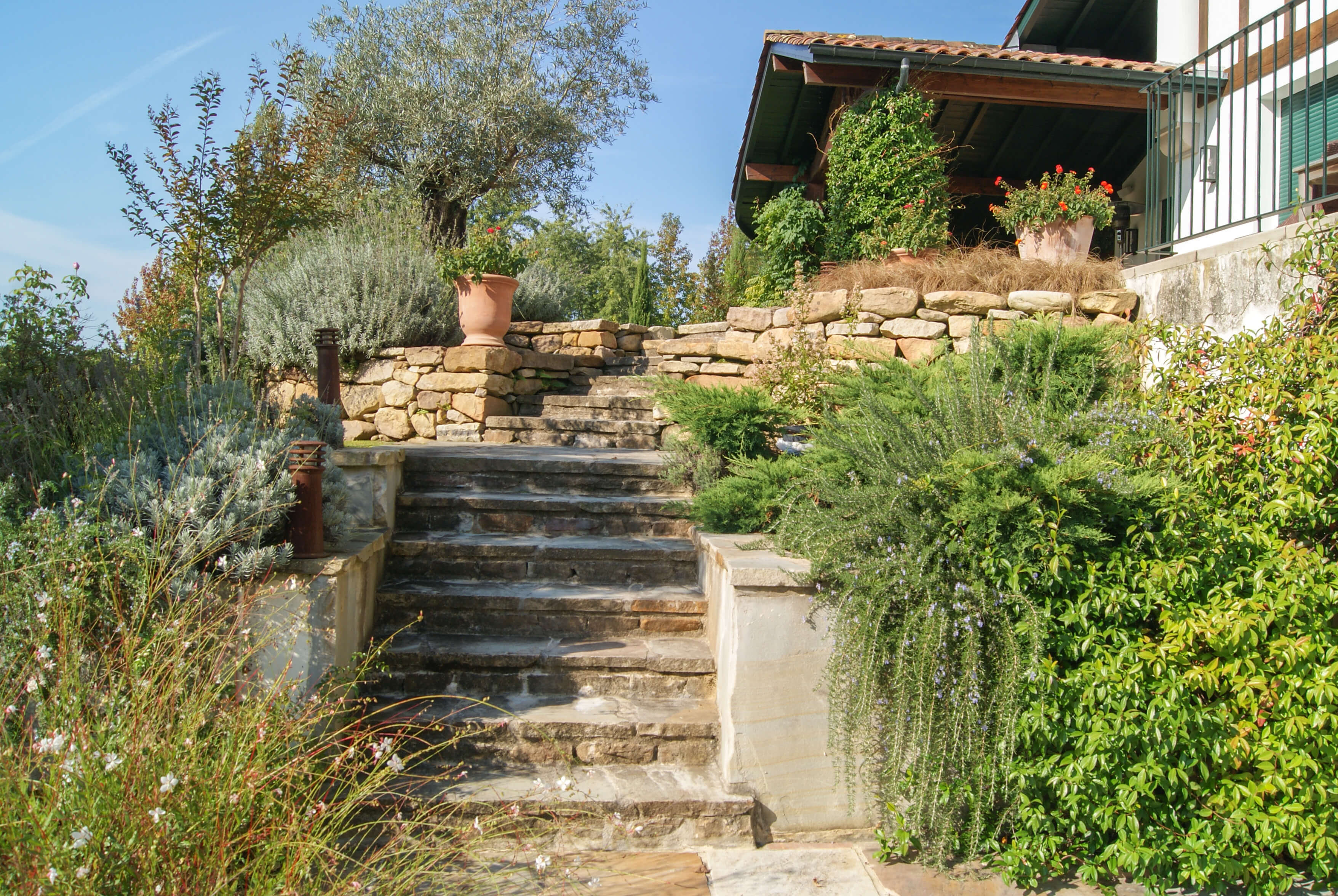 mur pierre clôture jardin