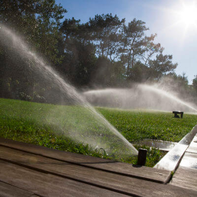 Arrosage gazon terrasse bois Bayonne