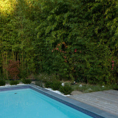 Terrasse bois jardin piscine dallage Pays Basque